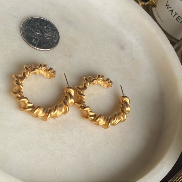 STUNNING vintage Anne Klein gold tone earrings - Picture 4 of 7